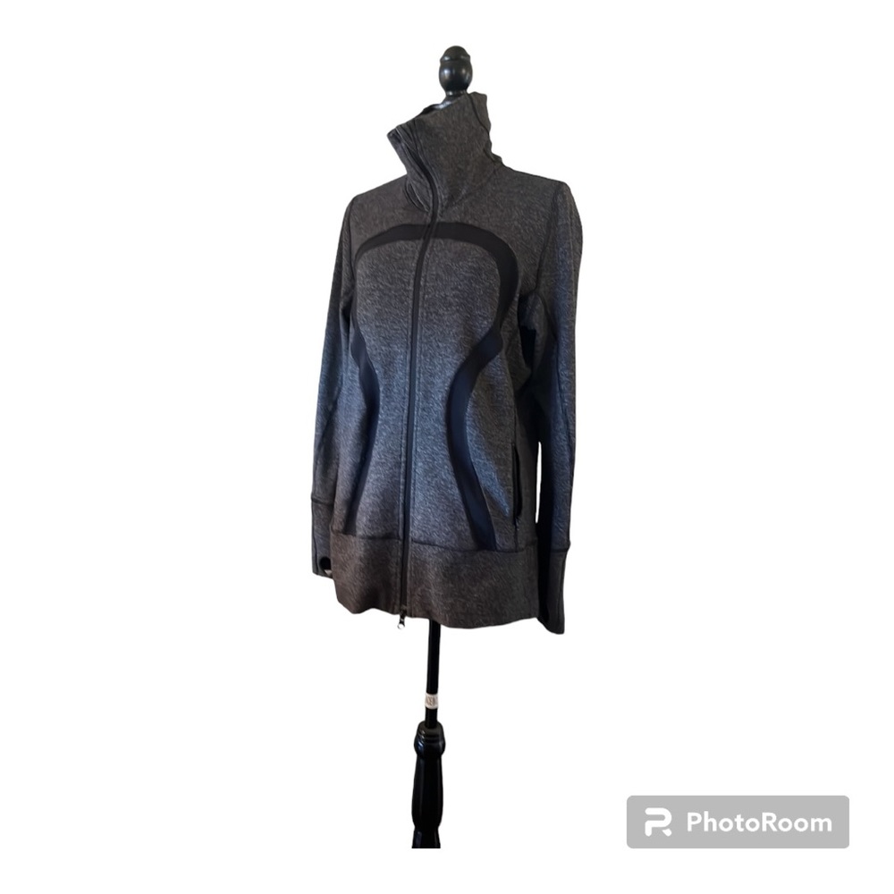 EUC Vintage Lululemon In Stride jacket - size 12 - broken top zipper
